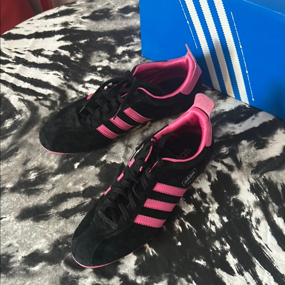 Adidas Women's Black/Pink  Soccer Sneakers Y2K